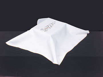 Picture of Pall Urn White Lurex Embroidered