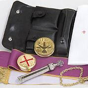 Picture of Koleys K138 10 Host Cap Liturgy Set Genuine Leather Case 3" x 6"