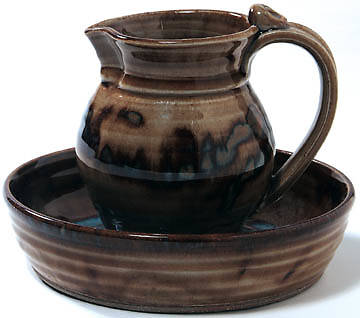 Picture of Small Brown Foot-washing Pitcher and Basin